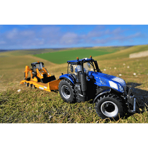 New Holland T8.435 Britains Toy Tractor
